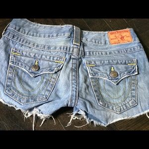 True Religion Cut Off Shorts Sz. 26 💕💗